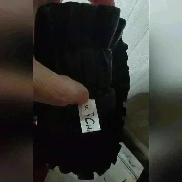 Faux leather high waisted shorts with elastic waist band size small fits a 4-6. - Picture 4 of 4